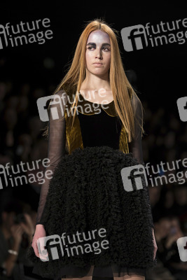 Rebekka Ruétz Model