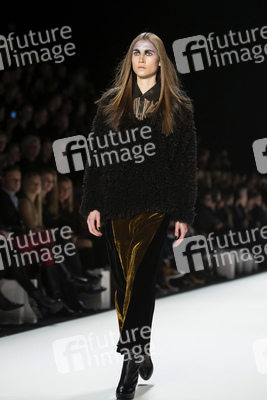 Rebekka Ruétz Model