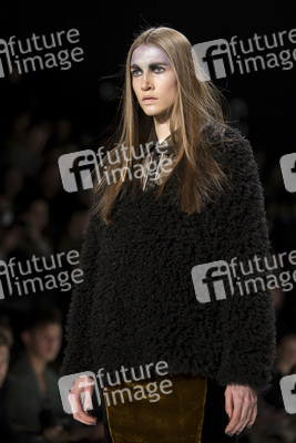 Rebekka Ruétz Model