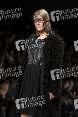 Rebekka Ruétz Model