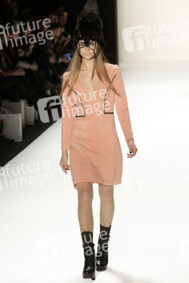 Rebekka Ruétz Model