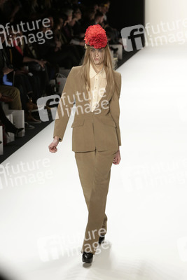 Rebekka Ruétz Model