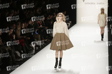 Rebekka Ruétz Model