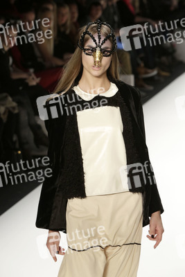 Rebekka Ruétz Model