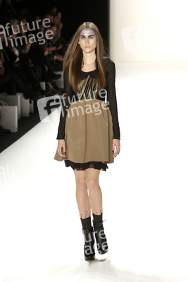 Rebekka Ruétz Model