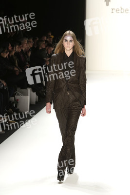 Rebekka Ruétz Model