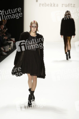 Rebekka Ruétz Model