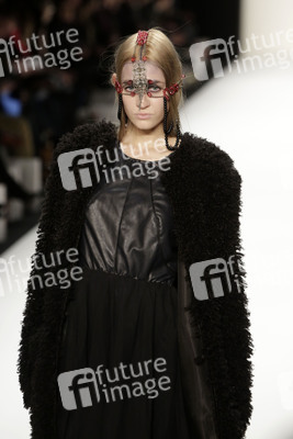 Rebekka Ruétz Model