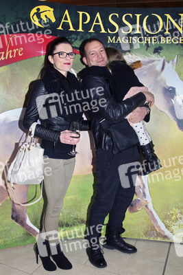 Björn Casapietra mit Ehefrau Anne Sophie und Tochter Stella Cheyenne