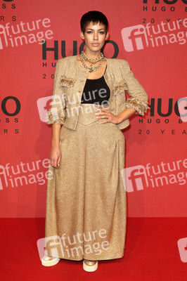 Alina Süggeler (Frida Gold)