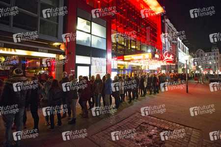 Schlange vor dem Cro Konzert
