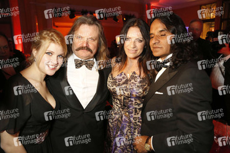 Leslie Mandoki mit Tochter Lara, Christine Neubauer mit Freund José Campos