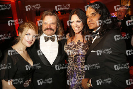 Leslie Mandoki mit Tochter Lara, Christine Neubauer mit Freund José Campos