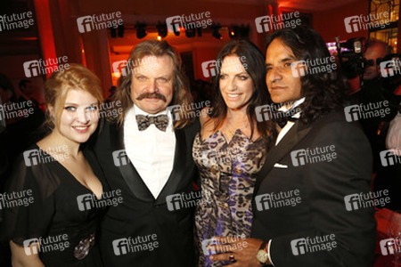 Leslie Mandoki mit Tochter Lara, Christine Neubauer mit Freund José Campos