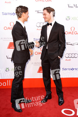 Tom Schilling, Tom Payne