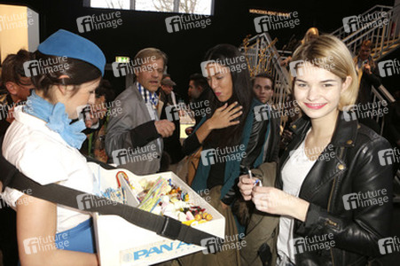 Rebeccca Mir, Luisa Hartema