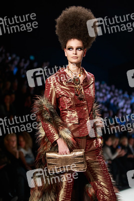 Guido Maria Kretschmer Model