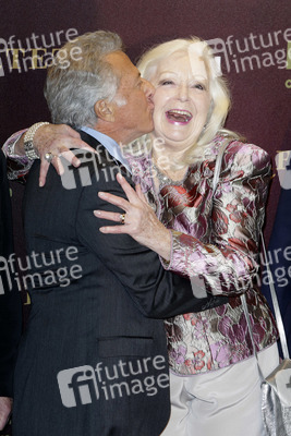 Dustin Hoffman, Gwyneth Jones