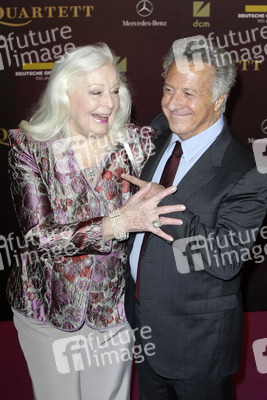 Gwyneth Jones, Dustin Hoffman