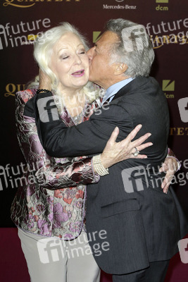 Gwyneth Jones, Dustin Hoffman