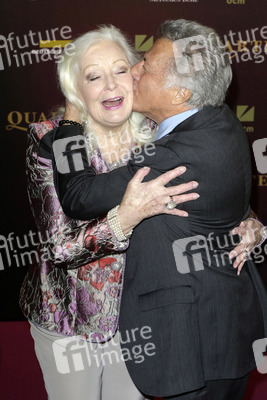 Gwyneth Jones, Dustin Hoffman