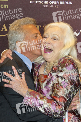 Dustin Hoffman, Gwyneth Jones