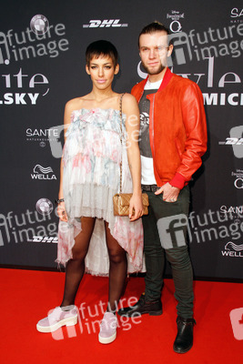 Alina Süggeler, Andreas Weizel (Frida Gold)