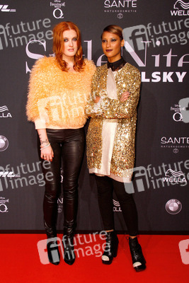 Caroline Hjelt, Aino Jawo (Icona Pop)