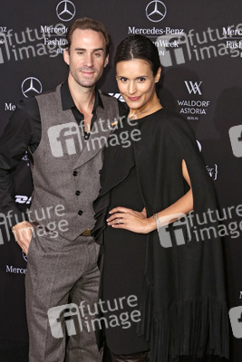 Joseph Fiennes, Maria Dolores Dieguéz