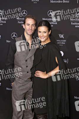 Joseph Fiennes, Maria Dolores Dieguéz