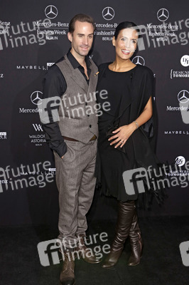 Joseph Fiennes, Maria Dolores Dieguéz