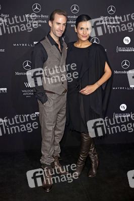 Joseph Fiennes, Maria Dolores Dieguéz