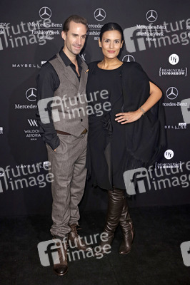 Joseph Fiennes, Maria Dolores Dieguéz