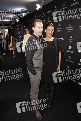 Joseph Fiennes, Maria Dolores Dieguéz