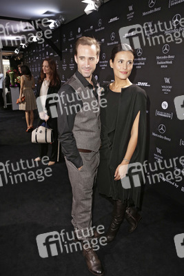 Joseph Fiennes, Maria Dolores Dieguéz