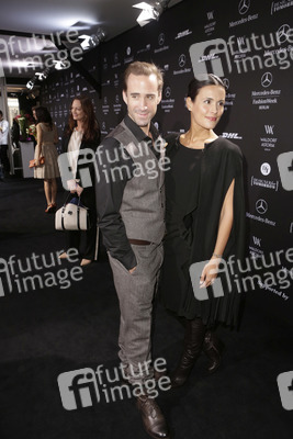 Joseph Fiennes, Maria Dolores Dieguéz