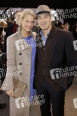 Gedeon Burkhard mit Freundin Anika Bormann