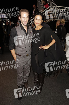 Joseph Fiennes, Maria Dolores Dieguéz