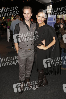 Joseph Fiennes, Maria Dolores Dieguéz