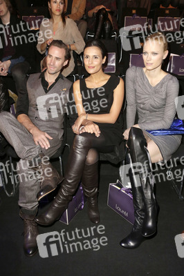 Joseph Fiennes, Maria Dolores Dieguéz