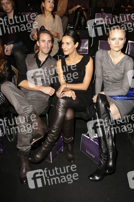 Joseph Fiennes, Maria Dolores Dieguéz