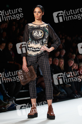 Kätlin Kaljuvee Model