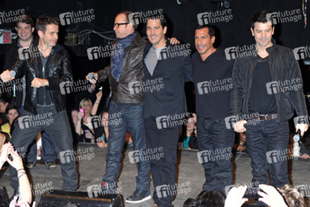 Joey McIntyre, Donnie Wahlberg, Jonathan Knight, Danny Wood, Jordan Knight (New Kids on the Block)
