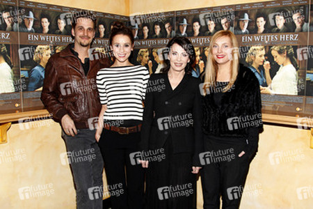 Max von Thun, Peri Baumeister, Iris Berben, Nadja Uhl