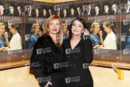 Nadja Uhl, Iris Berben