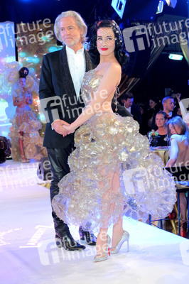 Hermann Bühlbecker, Dita Von Teese