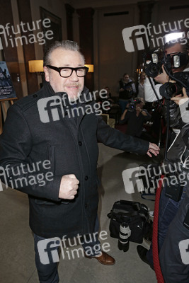 Ray Winstone