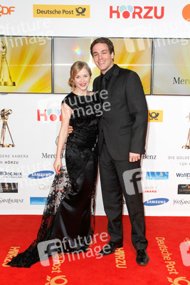 Jasmin Schwiers mit Ehermann Jan van Weyde