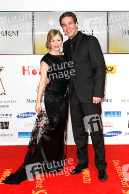 Jasmin Schwiers mit Ehermann Jan van Weyde