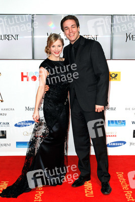 Jasmin Schwiers mit Ehermann Jan van Weyde